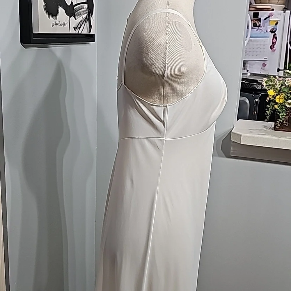 Vintage sears slip. Size 34 formal length.‎ Adjustable straps. Off white.